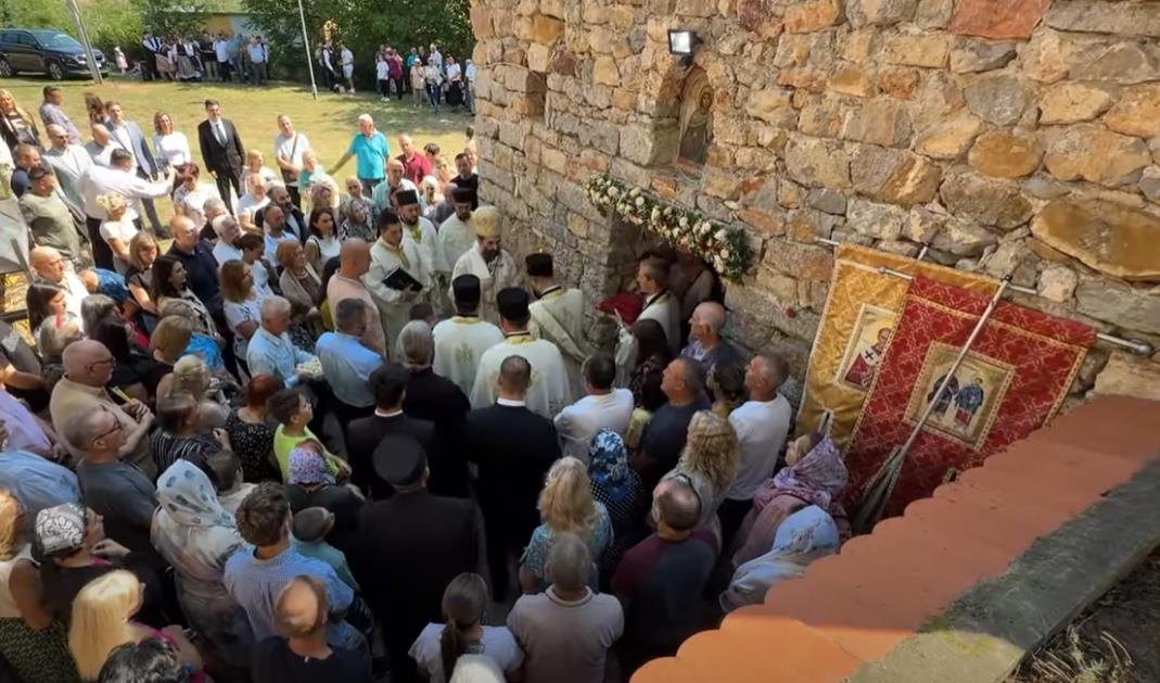 OSVEĆEN OBNOVLJEN HRAM SVETE PETKE U DONJEM MATEJEVCU Svetu liturgiju služio mitropolit niški Arsenije: Uručena i odlikovanja istaknutim dobrotvorima