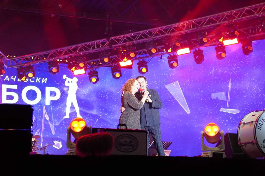 Ana Bekuta in Dragan Kojić Keba z mega koncertom zaključila festival Guča; znan zmagovalec 64. sabora