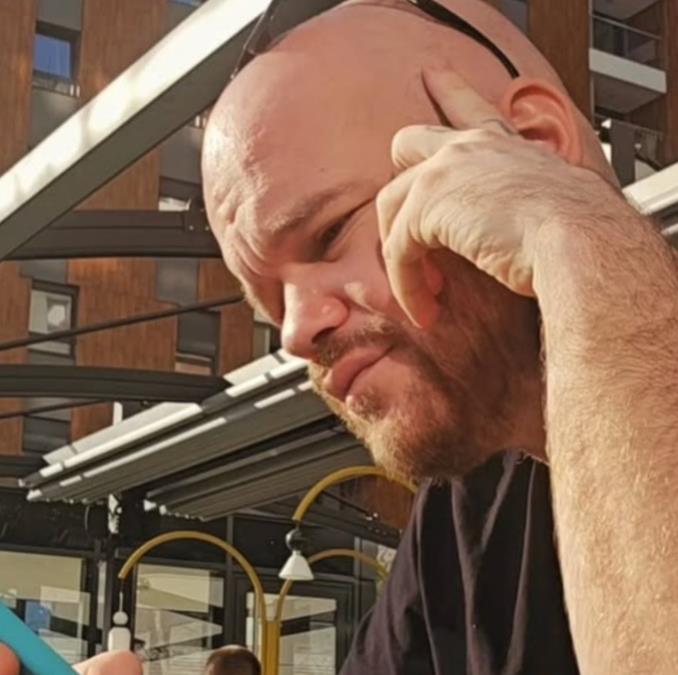 NESTAO MILOŠ U BEOGRADU! Od mladića nema ni traga ni glasa već mesec dana: Poslednji put viđen u Urgentnom centru! (FOTO)