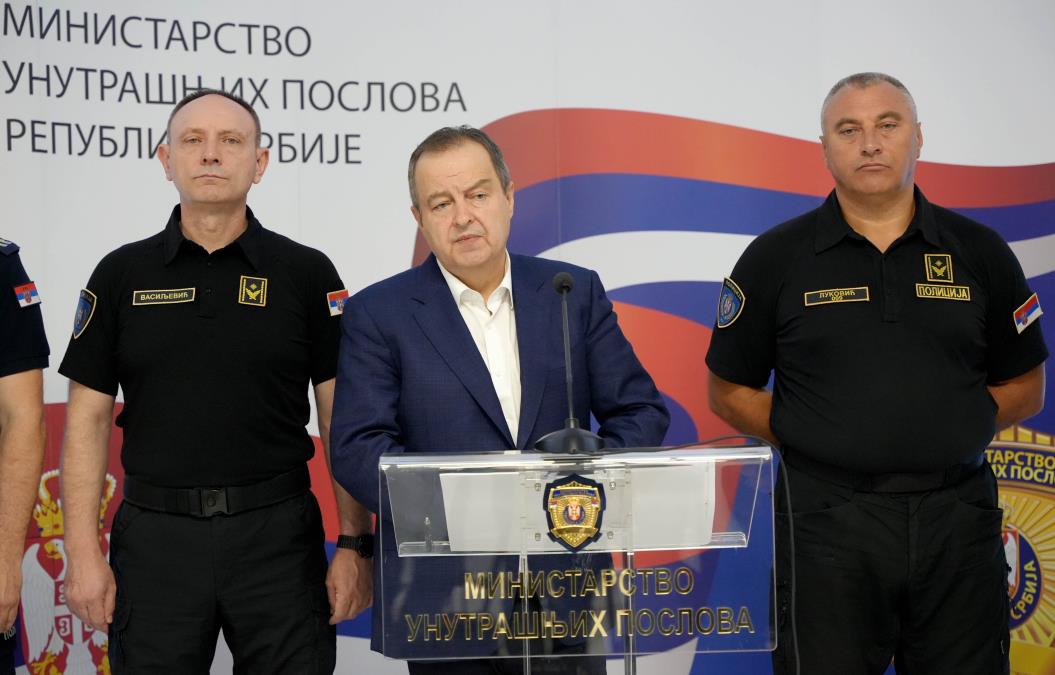 ZAMISLITE DA JE NEKA SRBENDA ODAVDE OTIŠLA U ZAGREB... Dačić pita: Šta traži državljanin Hrvatske na protestu? Evo ko su privedeni Hrvat, Slovenac i Italijan