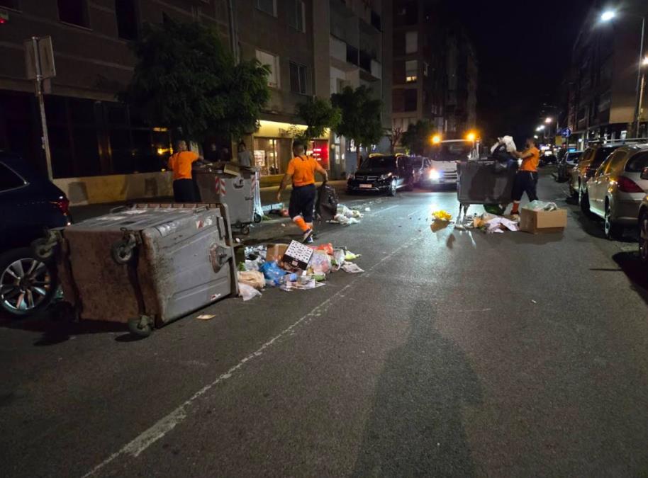 RUŠILI, UNIŠTAVALI, PALILI Tužne slike iz Beograda: Evo kakav su rusvaj blokaderi posle divljanja ostavili za sobom (FOTO)