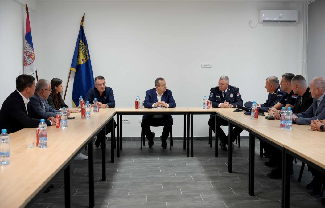 Dačić obišao Policijsku upravu i Vatrogasno-spasilački bataljon u Subotici: Prioritet MUP-a je bezbednost građana i očuvanje javnog reda
