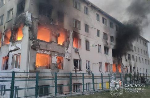 NEMILOSRDNO RUSKO BOMBARDOVANJE Strahuje se za civile! Pogođena stambena infrastruktura, grad pretrpeo nova razaranja