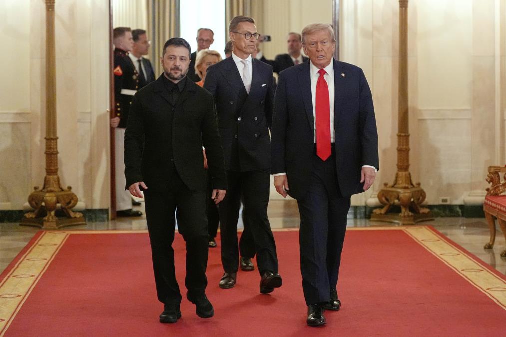 "AMERIKA NAS USLOVLJAVA DA PREDAMO DONBAS! NISAM ČOKOLADICA DA BIH SE NEKOME DOPAO!" Zelenski: Tramp, nažalost, bira strategiju pritiska! 