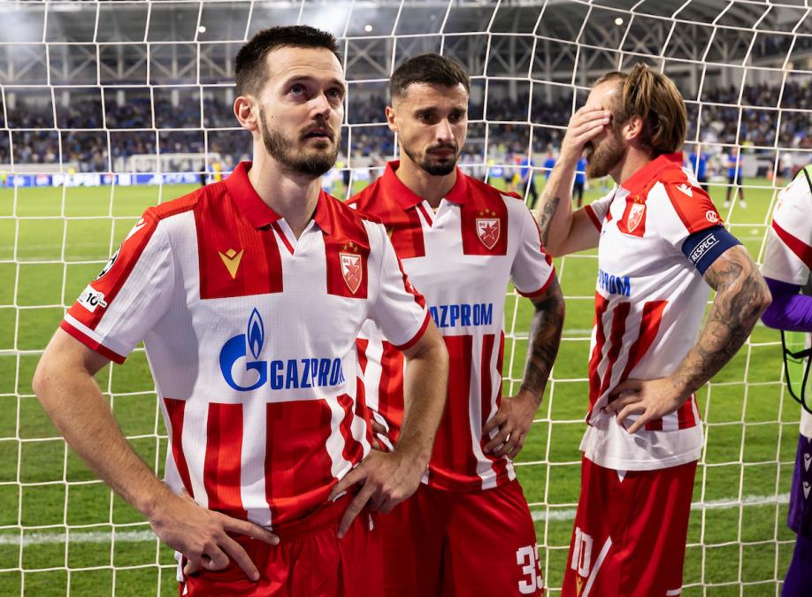 KAKAV PAD CRVENE ZVEZDE ZA SAMO MESEC DANA! Haos na tabeli Superlige Srbije - ovo se ne pamti! "Grobari" se naslađuju!