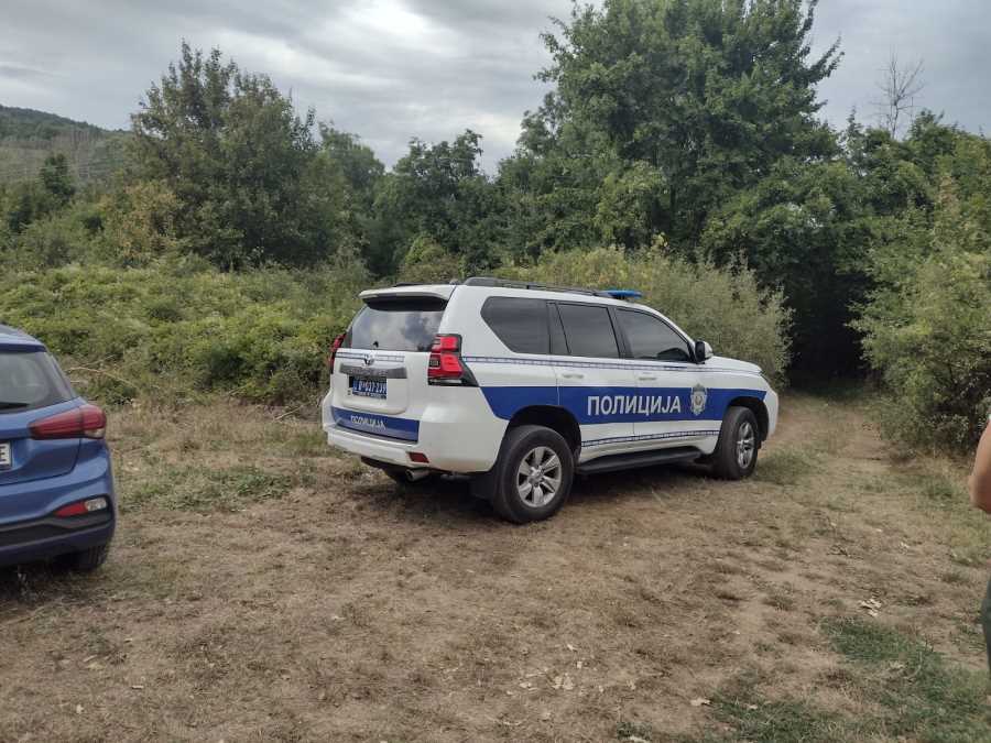 "UGASIO MI JE KUĆU... UBIO DOMAĆINA" Teške reči udovice iz Svrljiga, komšija joj ubio muža, telo vozio u traktoru kroz selo, pa bacio u jarugu (foto)