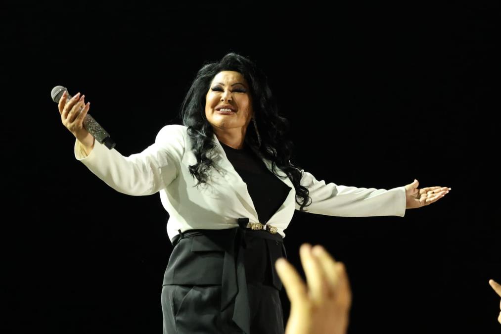 SVE KAO IZ BAJKE! Dragana Mirković oduševila dekoracijom za Veliki petak u svom dvorcu