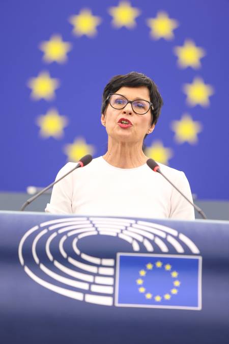 "MARTA KOS SARAĐIVALA SA UDBOM": Komesarka za proširenje EU suočava se sa optužbama da je bila saradnica jugoslovenske tajne policije!