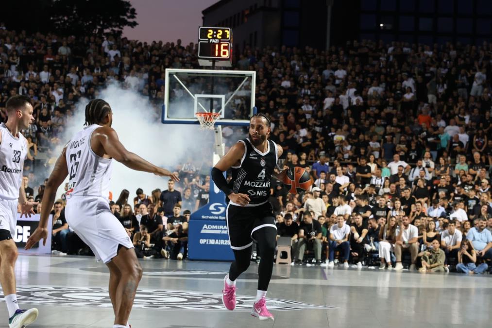 BOMBA U CRNO-BELOM DRESU! Potpisao bivši NBA as!