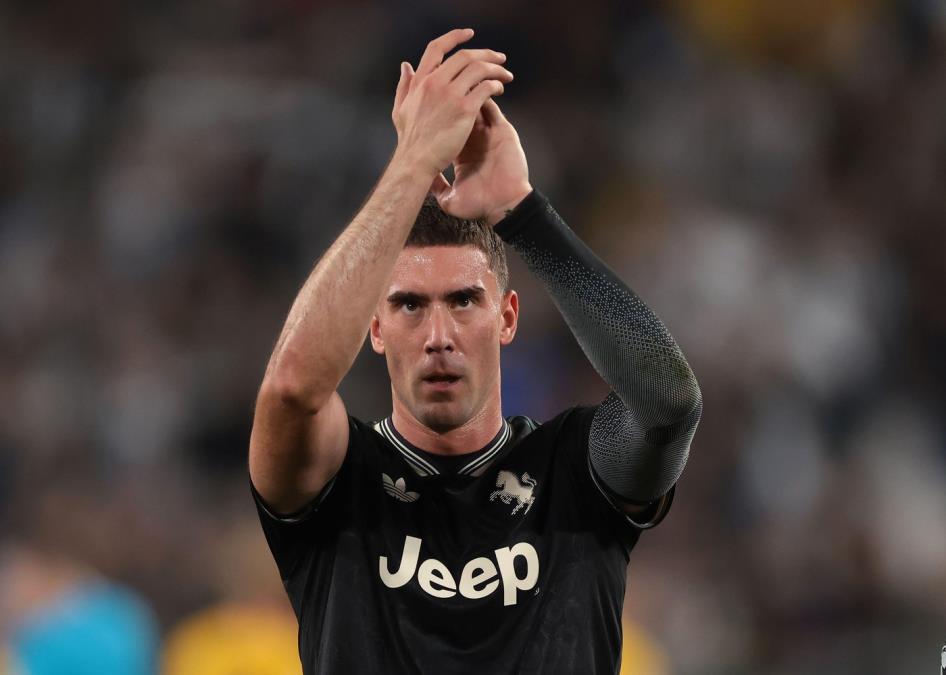 UVEK BIH SE KLADIO NA SRBINA DUŠANA VLAHOVIĆA: Čuveni pevač i veliki navijač Juventusa poslao poruku upravi kluba