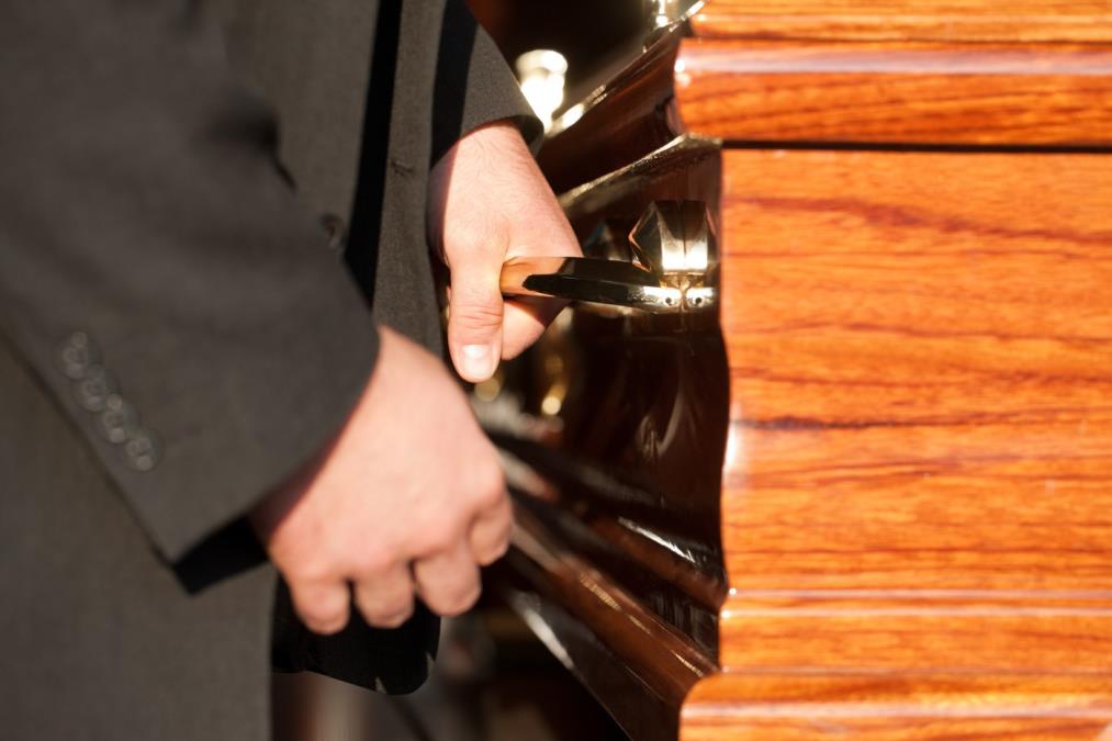 DVA DANA ČUVALI MRTVOG ČOVEKA, JER NEMA MRTVOZORNIKA! Nesvakidašnji slučaj u ovom srpskom gradu: Izdat nalog da se "pozajmi" iz susednog mesta! 