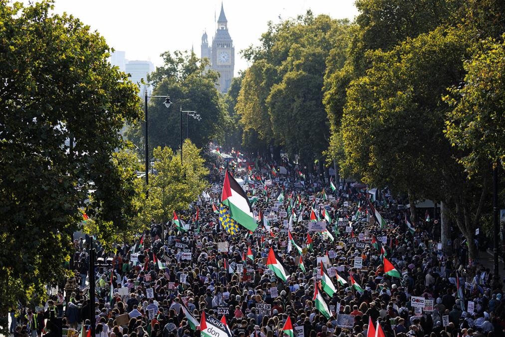 HAOS U LONDONU: Na protestima protiv krajnje desnice uhapšeno 25 osoba