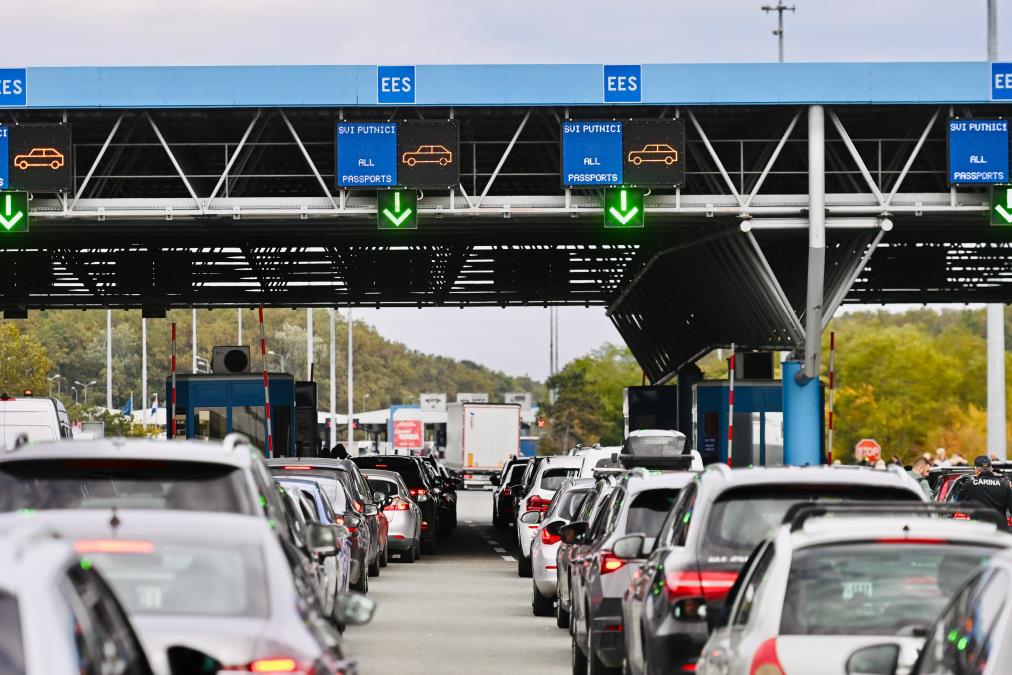 HAOS NA GRANICAMA: Počela puna primena EES sistema, LANČANI SUDAR na Batrovcima - evo kakvo je detaljno stanje na najvećim prelazima (FOTO) 