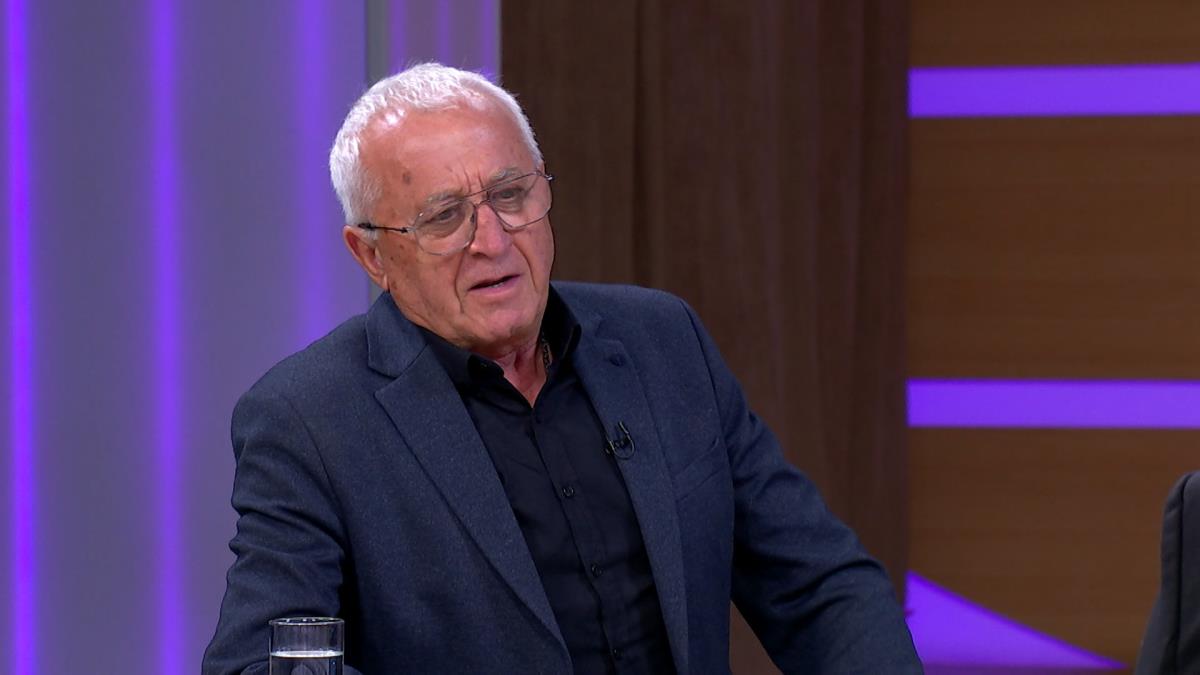 "SINE, NEMA MAJKA HLEBA DA TI DA" Teška životna priča Ere Ojdanića, otkrio potresne detalje odrastanja na rubu siromaštva: Krv bije i na uši i na nos...