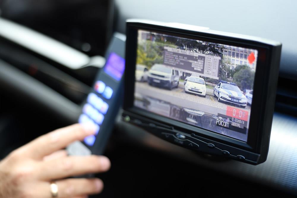 POLICIJA MU ABLENDOVALA DA STANE, ON DVAPUT POD GASOM NAGAZIO KROZ CRVENO?! Kragujevčanin osim nasilničke vožnje napravio seriju prekršaja