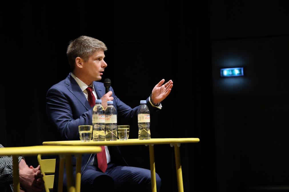 Gujon prihvatio poziv francuskog medija na debatu sa kritičarem Srbije i evroposlanikom Sandrom Gozijem