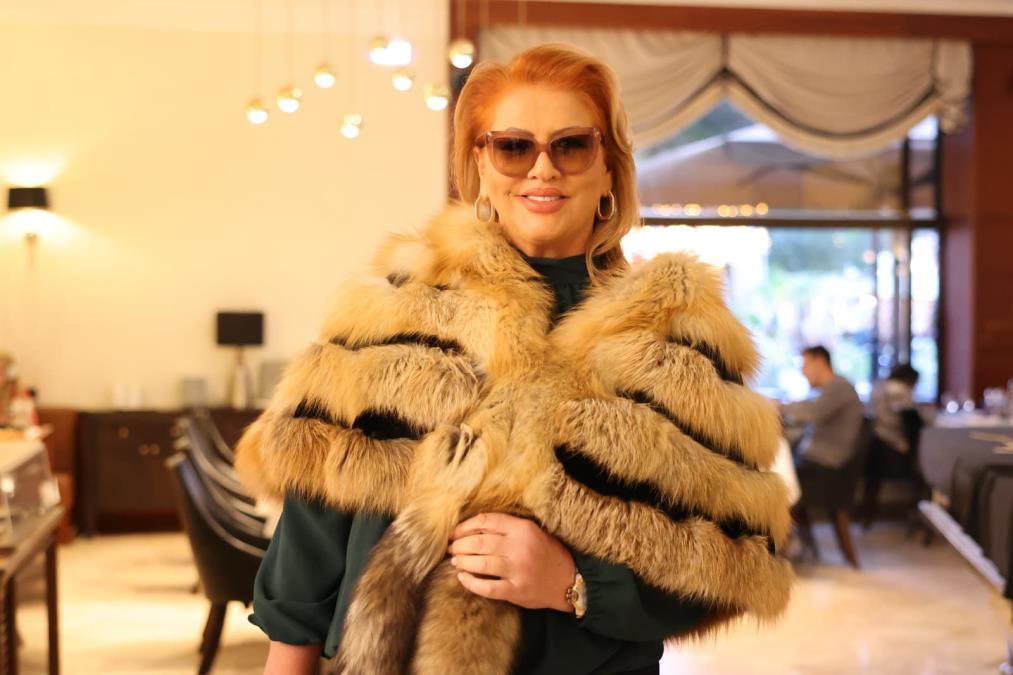 "SA SVOJOM VISINOM IZGLEDAM KAO VLADE DIVAC" Ona je među najvišim ženama na estradi, tek kad čujete koji broj obuće nosi