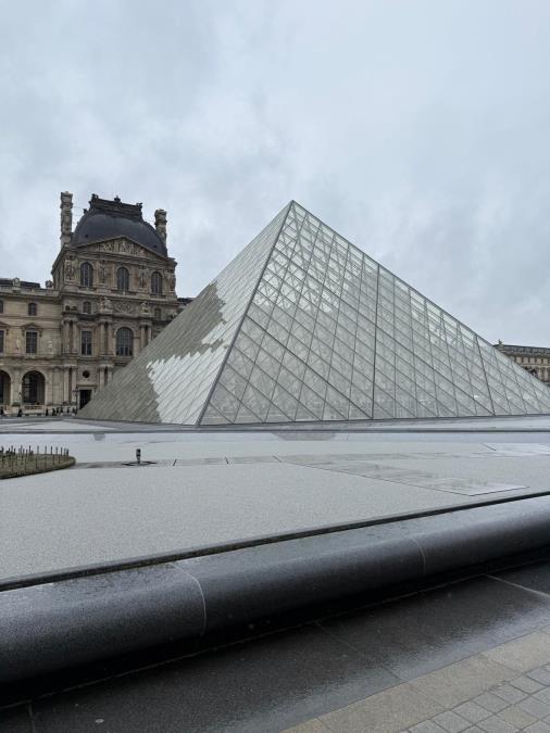 Muzej-Luvr-5-.jpeg?ts=2025-10-20T10:43:10