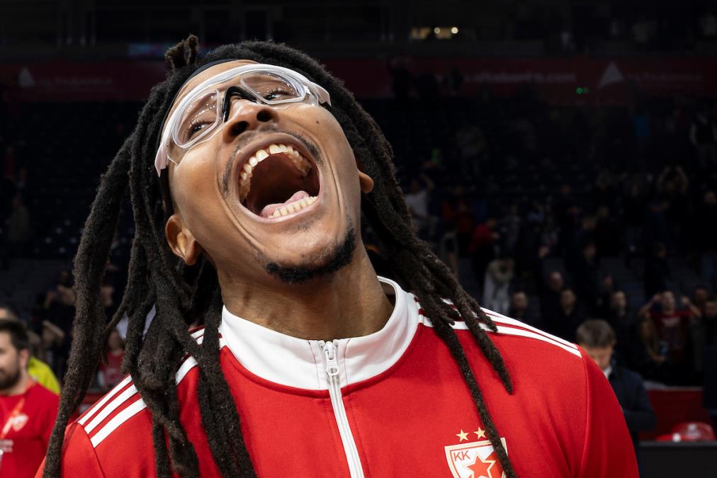 VERBALNI SUKOB DVA KOŠARKAŠA ZVEZDE USRED MEČA! Odmah se oglasili: To ne sme da se dešava! Pale oštre reči