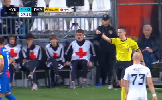 Predrag-Janjus-pokazuje-na-penal.jpg?ts=2025-11-01T18:49:02