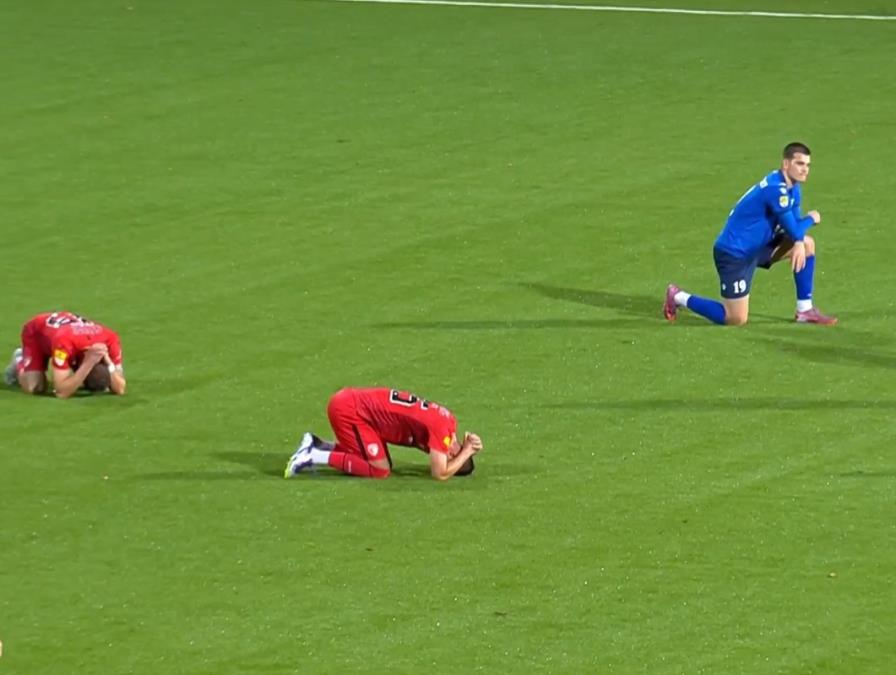 Igraci-u-soku-nakon-smrti-Mladena-Zizovica.jpeg?ts=2025-11-03T20:12:28