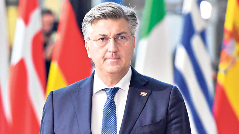 PLENKOVIĆ NAPADA OPIZICIJU ZA EKOLOŠKU KATASTROFU Premijeru Hrvatske krivi politički protivnici za ekocid u Lici, dok izbegava jasne odgovore o aferi