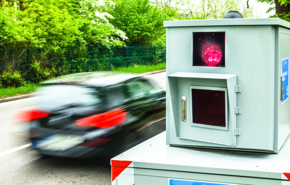 Radarska-kontrola-automobil-brzina.jpg?ts=2025-11-05T10:28:33