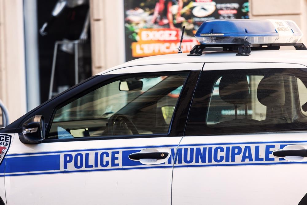 "UBIO SAM MAJKU I BRATA"!: Dečak (16) porodicu iskasapio nožem i čekićem! Krvav došao u policijsku stanicu!
