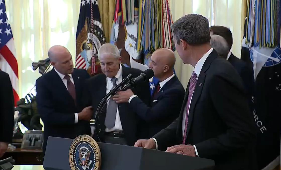 Gordon-Findlaj-Bela-kuca-onesvestio-se.jpg?ts=2025-11-06T21:46:13