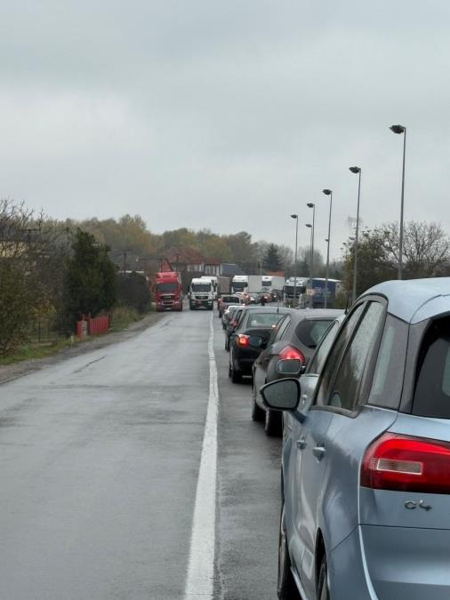 Evo kakvo je stanje na graničnim prelazima i naplatnim stanicama: Savetuje se oprez svim vozačima