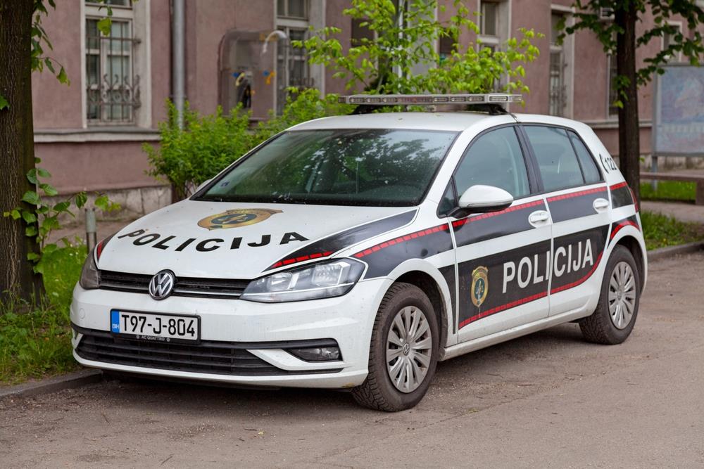 PLAĆENIK IZ VRANJA BACIO BOMBU NA KUĆU U KOTOR VAROŠI? Uhapšen istog dana sa Julijom iz Srbije, tužilaštvo otkrilo i ko je naručilac napada