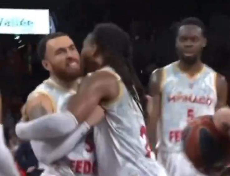 Majk-Dzejms.jpg?ts=2025-11-17T12:09:26