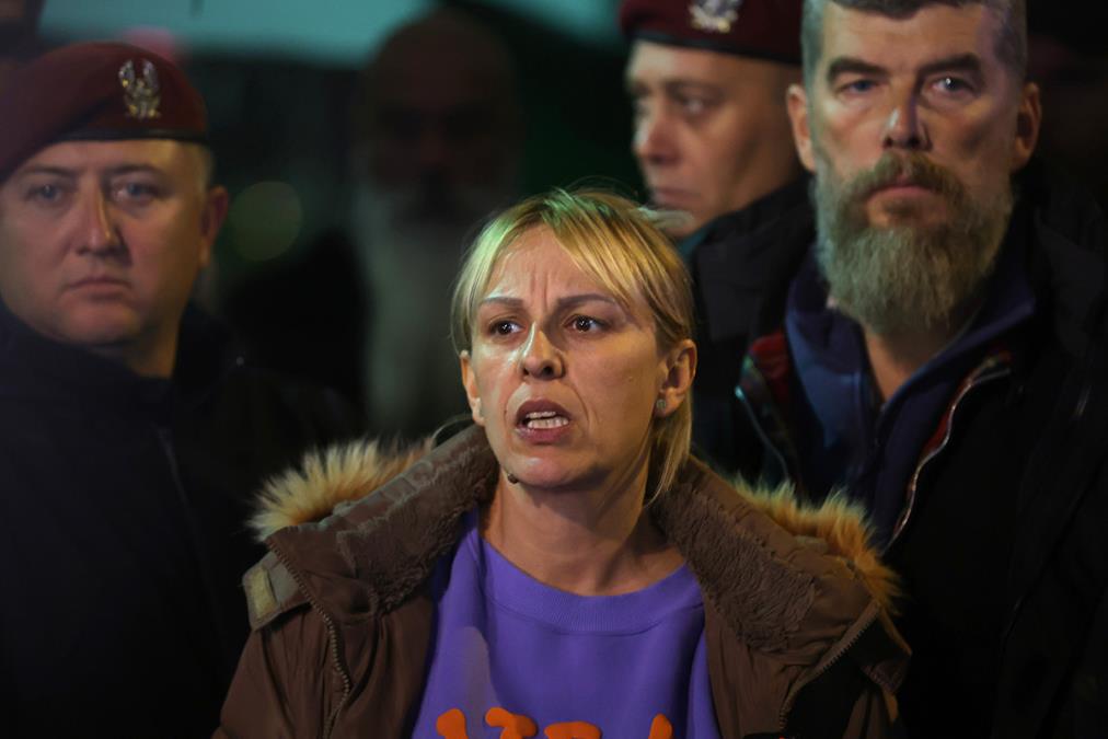 DIJANA HRKA JE IMALA DVOJNICU TOKOM ŠTRAJKA GLAĐU! Veteran koji je čuvao majku stradalog Stefana Hrke priznao: Moja supruga je bila dubler (VIDEO)