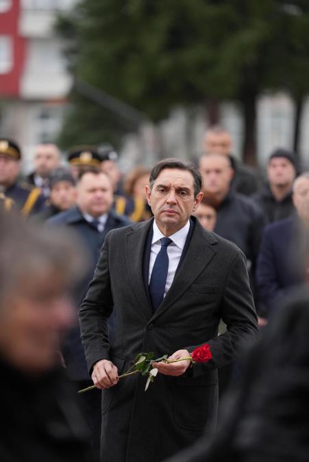 VULIN PORUČIO: Evropska unija ne bi trebalo da požuruje Srbe da izaberu stranu