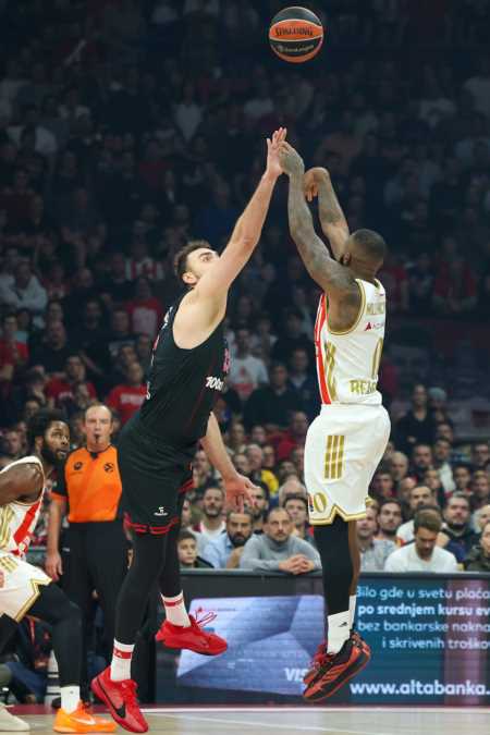 Crvena-zvezda-Olimpijakos-Evroliga-13-.jpeg?ts=2025-11-26T21:32:01