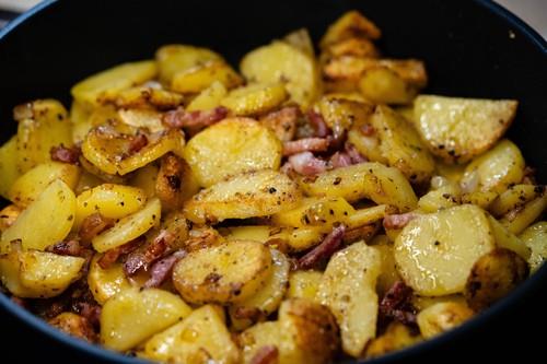 Krompir sa slaninom zapečen u rerni: Ručak gotov za 20 minuta od samo dva sastojka