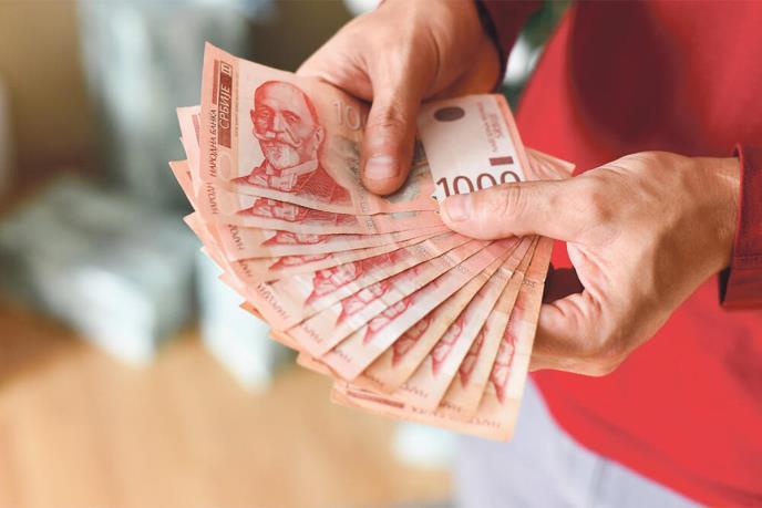Roditeljima leže novac! Počela isplata i do 14.000 dinara za udžbenike, evo ko prvi dobija pare