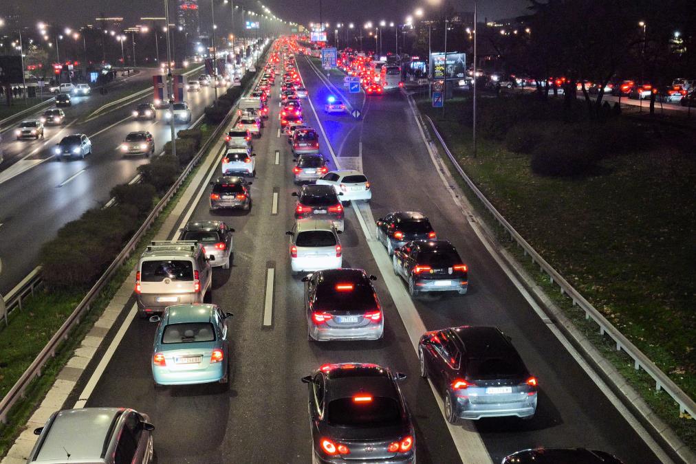 NA PUTEVIMA BEZ GUŽVI, USLOVI ZA VOŽNJU DOBRI Oglasio se AMSS: Evo kako je na graničnim prelazima