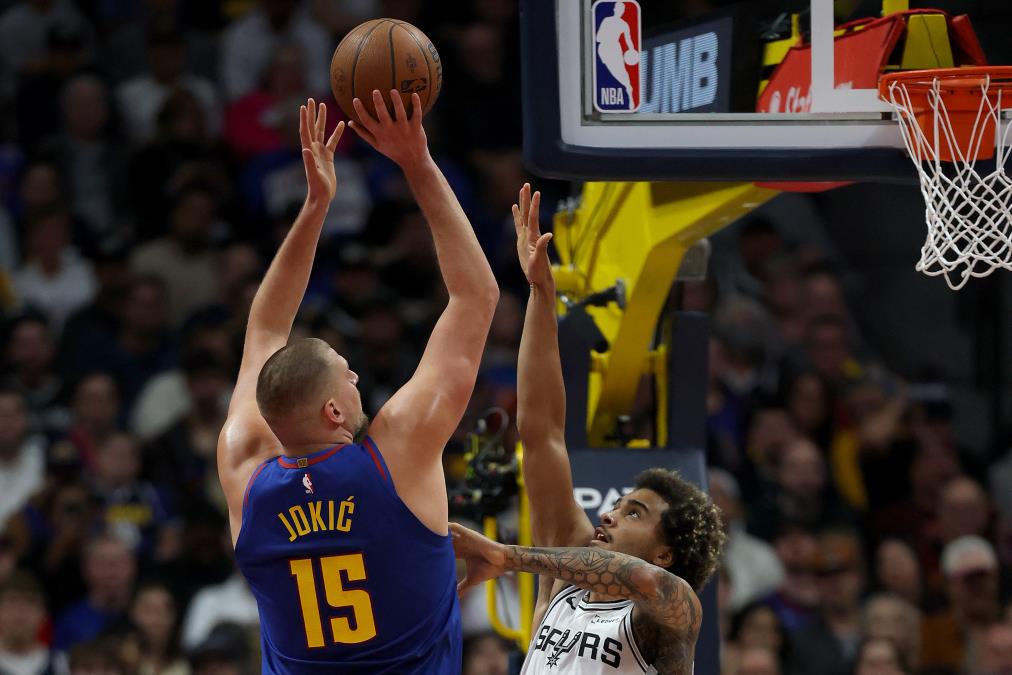 Nikola-Jokic-na-mecu-Denver-San-Antonio.jpeg?ts=2025-11-29T06:13:49