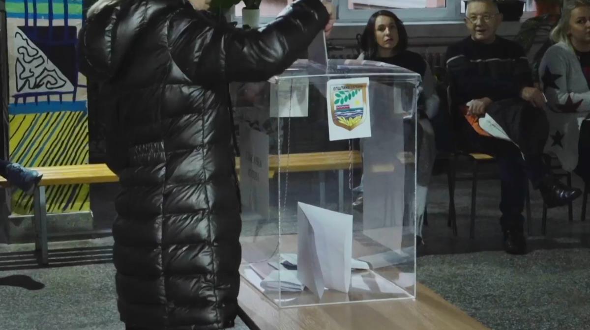 TEST POLITIČKE SNAGE U 10 GRADOVA I OPŠTINA: SNS u ozbiljnoj kampanji, blokaderski front razjedinjen, entuzijazam opao