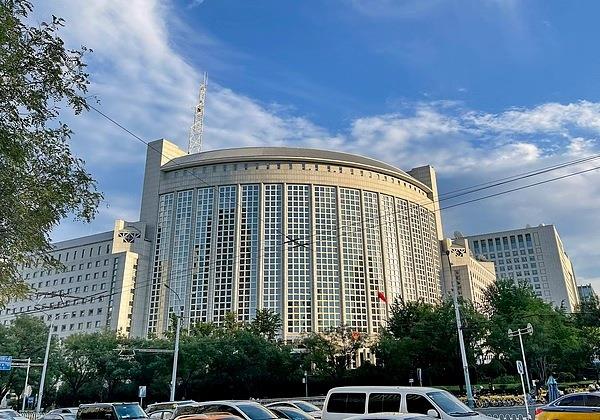 03.12-KMG-vest.jpg?ts=2025-12-03T08:30:49