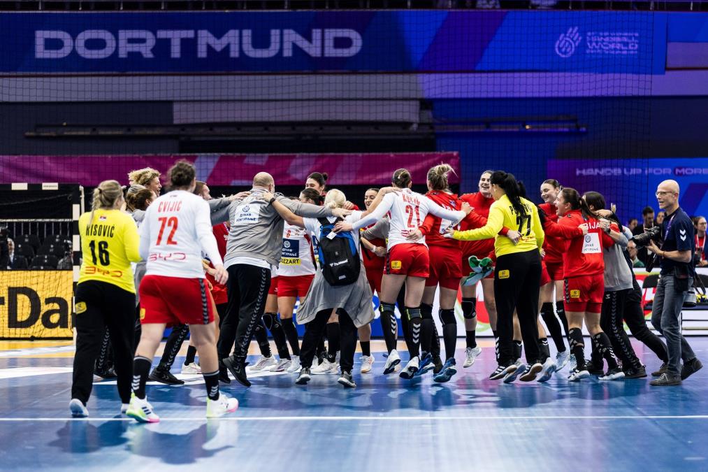 Zenska-rukometna-reprezentacija-Srbije.jpeg?ts=2025-12-03T10:58:59