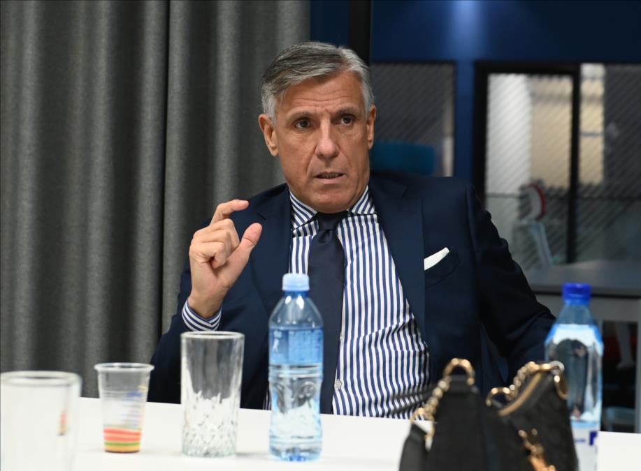 "MESINA OSTAVIO HAOS"! Napustio je FSS, krenule žestoke kritike na račun Italijana - otkriveno koliko je imao platu!