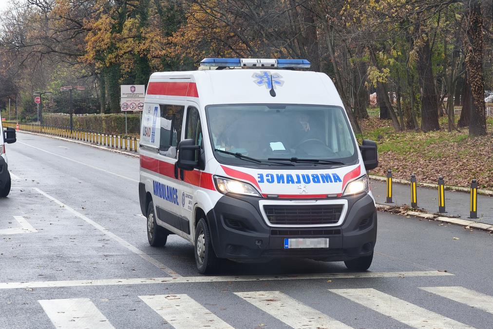 MUŠKARAC PAO SA MOSTA! Jeziva nesreća u Beogradu: Lekari mu se bore za život