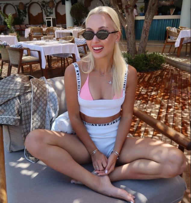 Ana.jpg?ts=2025-12-04T14:45:00