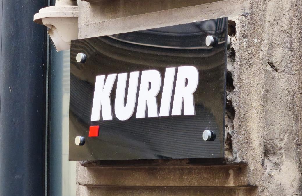 DOJAVA O BOMBI U KURIRU: Zgrada evakuisana, u toku detaljan pretres