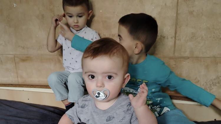 MALENI VUK NIJE HTEO DA ČEKA NI MINUT VIŠE! Na svet je došao na nesvakidašnji način na putu Rača - Kragujevac, roditelji zahvalni najviše NJIMA! (FOTO)