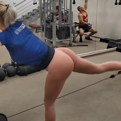 "Jel to ona gola vežba" Ušla je u teretanu i počela da vežba, a svi su zanemeli pred prizorom