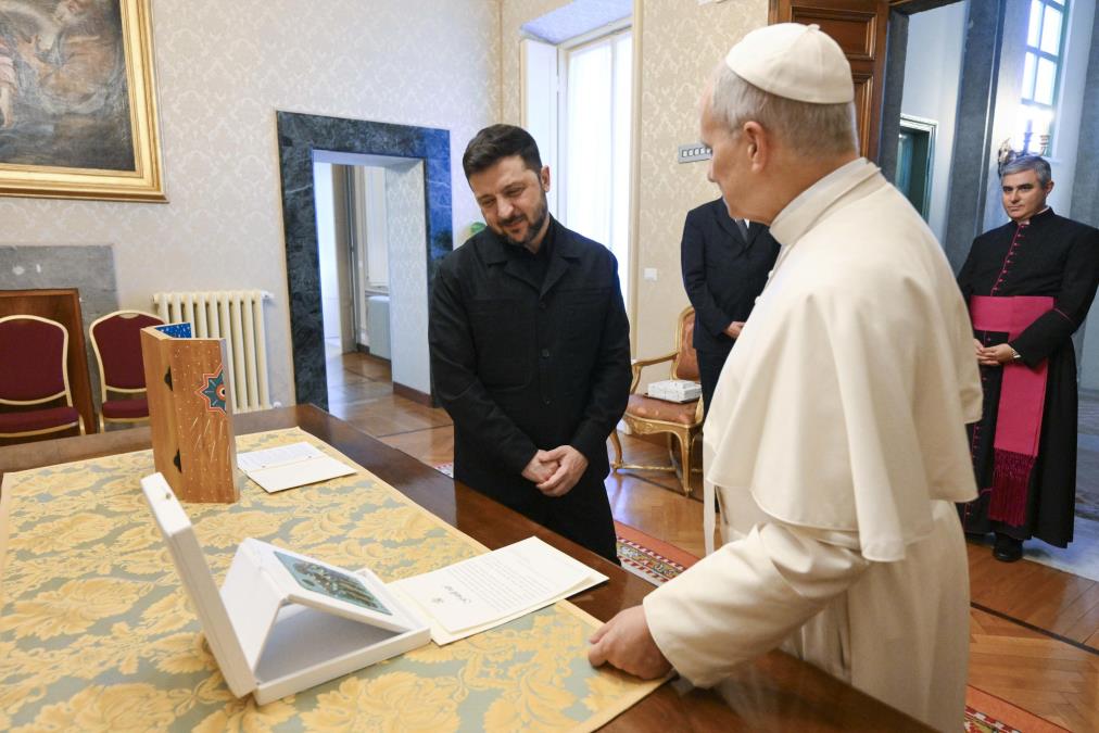 PAPA LAV XIV RAZGOVARAO SA ZELENSKIM O DRAMATIČNOJ SITUACIJI U UKRAJINI: Traži hitno primirje i evakuaciju civila iz Oleškija