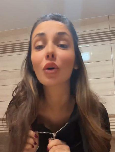 "DA VAM OBJASNI MAMA KAKO SE IZGLEDA U 37. GODINI" Seksi Sandra bila jedna od najprovokativnijih pevačica pa nestala sa scene - sad se snimila bez trunke šminke